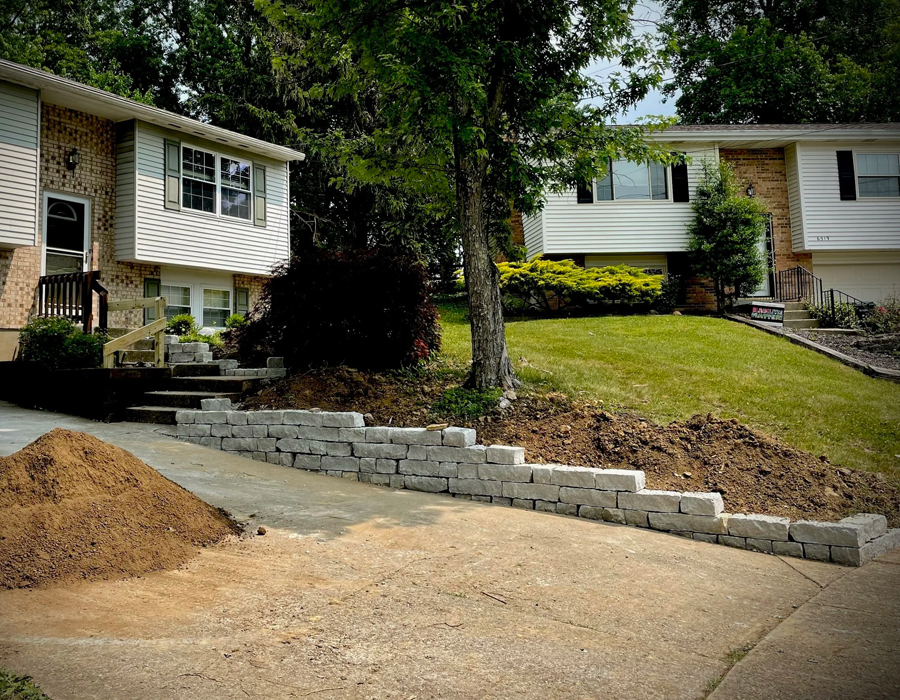Stone retaining wall construction